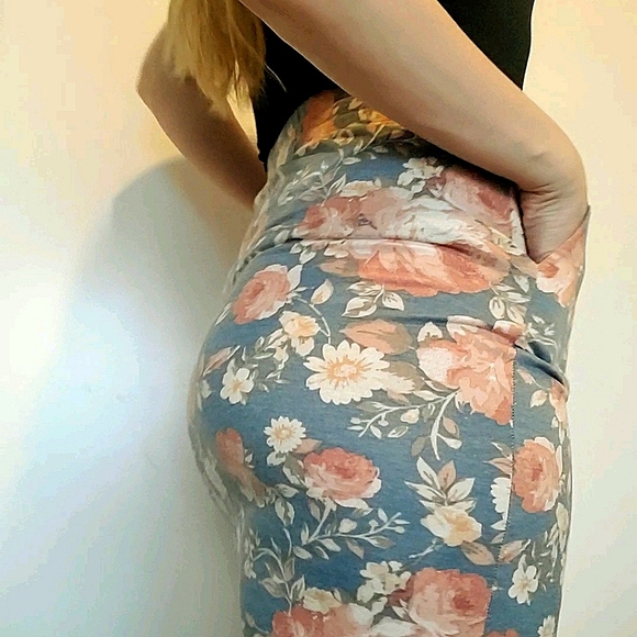 🍭3 x $25* REBEL SUGAR Floral Skirt Sz Lrg - Picture 3 of 7